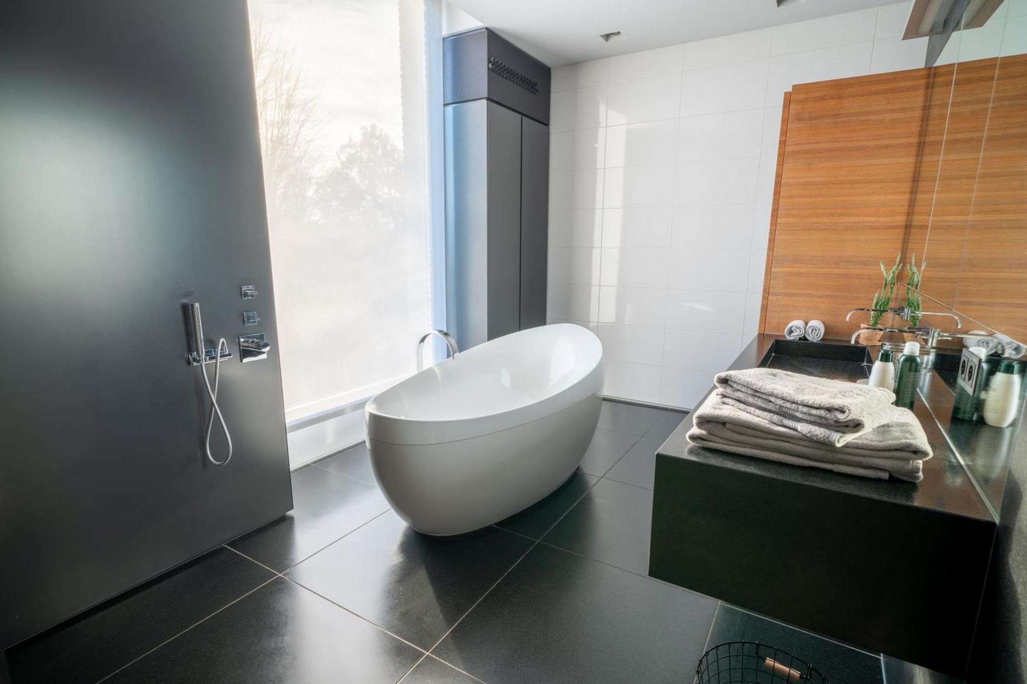 Bed & Wellness Boxtel, Luxe Kamer Met Airco En Eigen Badkamer, Ligbad Exteriér fotografie